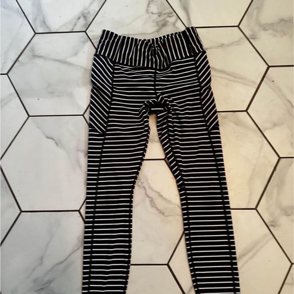 Athleta leggings black and white striped size small